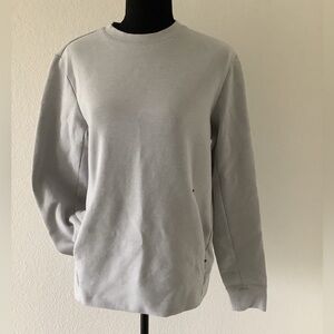 Pre-owned women’s active dynamic fleece athletic top by Old Navy in Small.